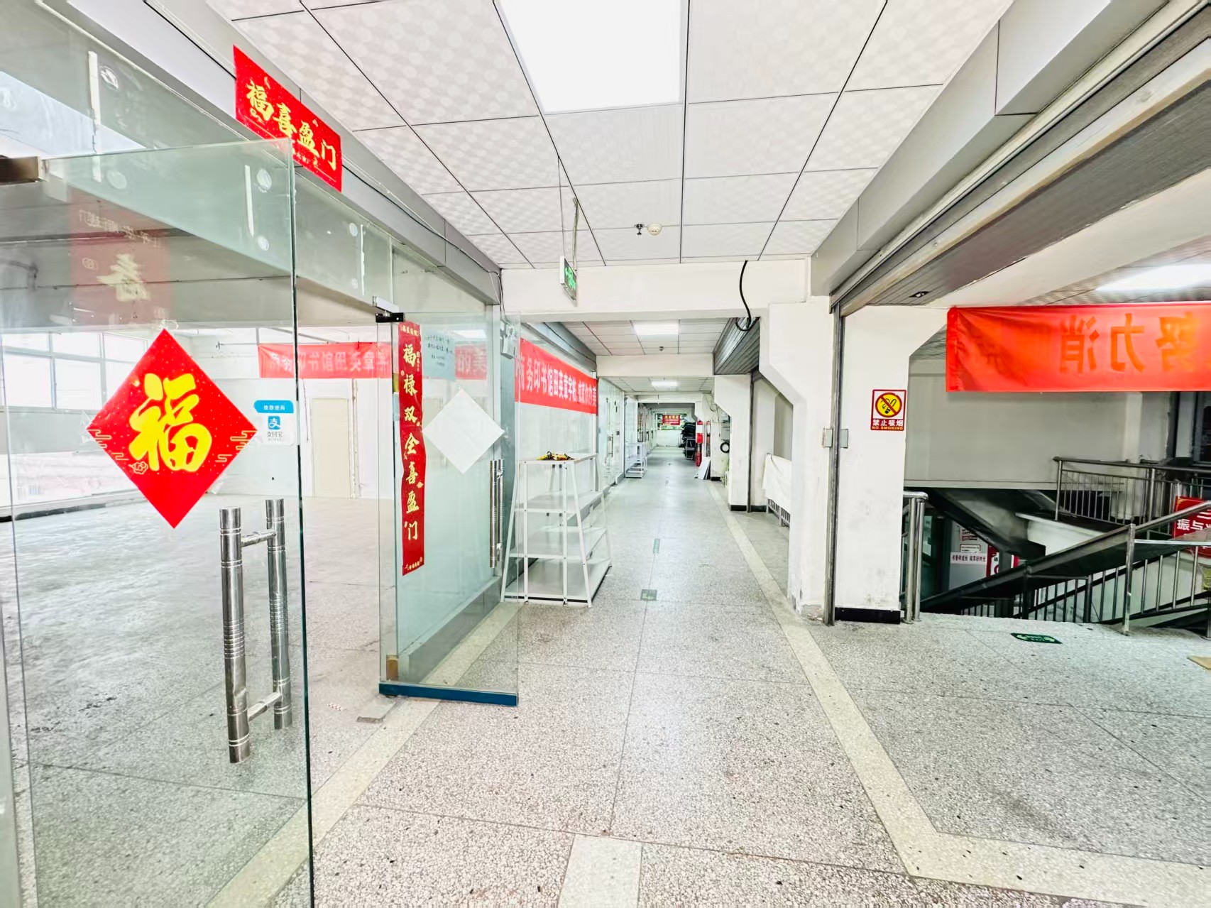 鄂州巷灵活办公空间，满足企业不同发展阶段需求 ✨ 商业配套完善，助力企业快速成长 ✨ AI产业资源链接，共建创新生态 ✨ 办公、展示、运营一体化空间  现在入驻，抢占AI产业发展新赛道！_COPY